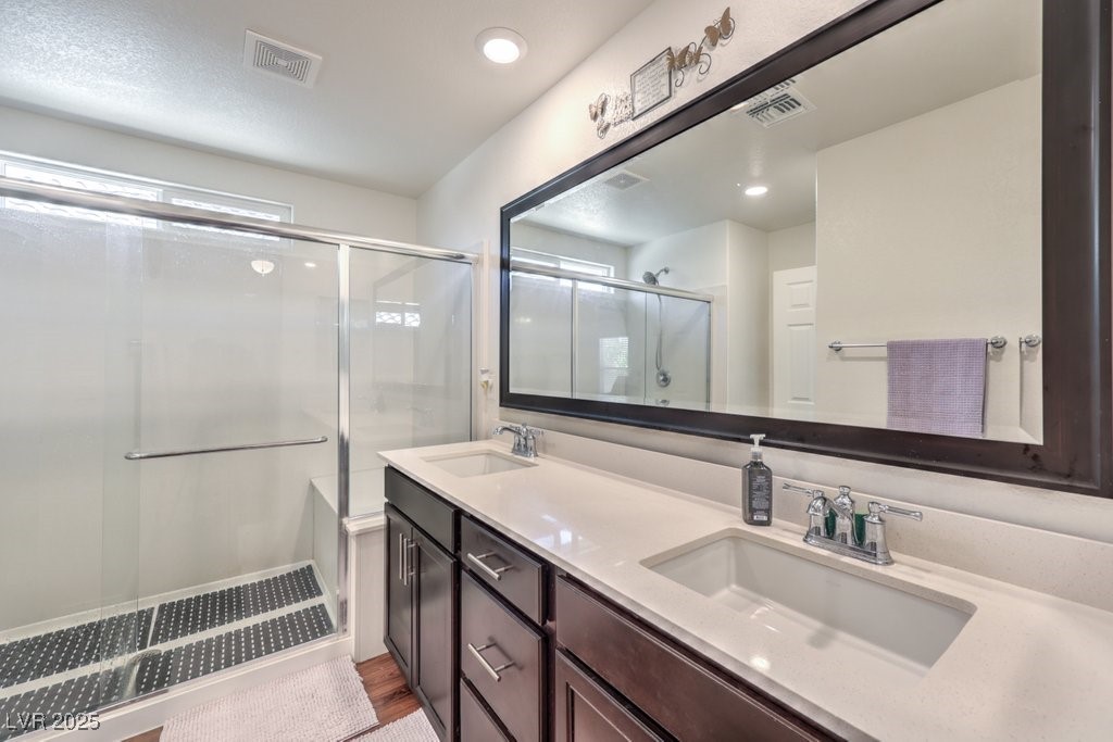 8342 Vinamala Avenue