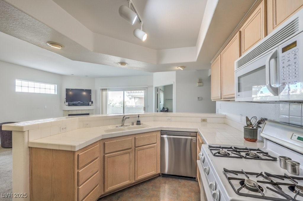 6909 Cobre Azul Avenue 202