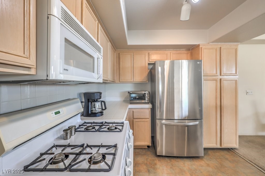 6909 Cobre Azul Avenue 202