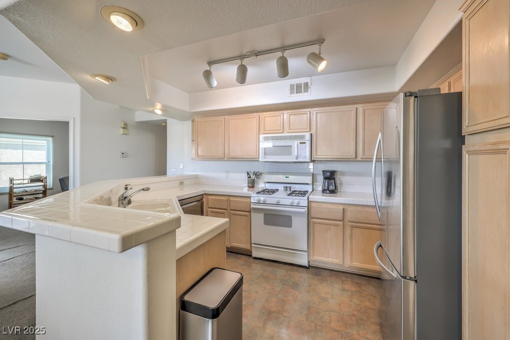 6909 Cobre Azul Avenue 202