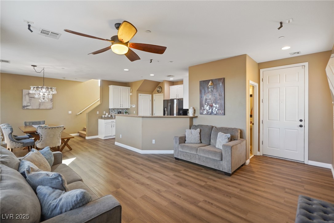6121 Sinatra Sands Court