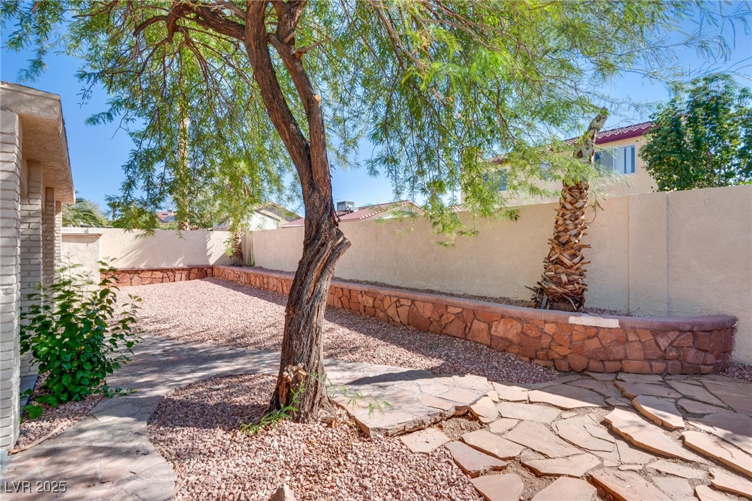 923 Sagecrest Way