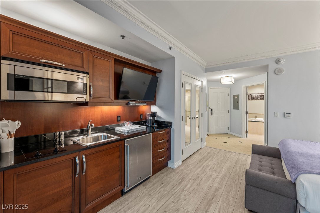 125 East Harmon Avenue 216