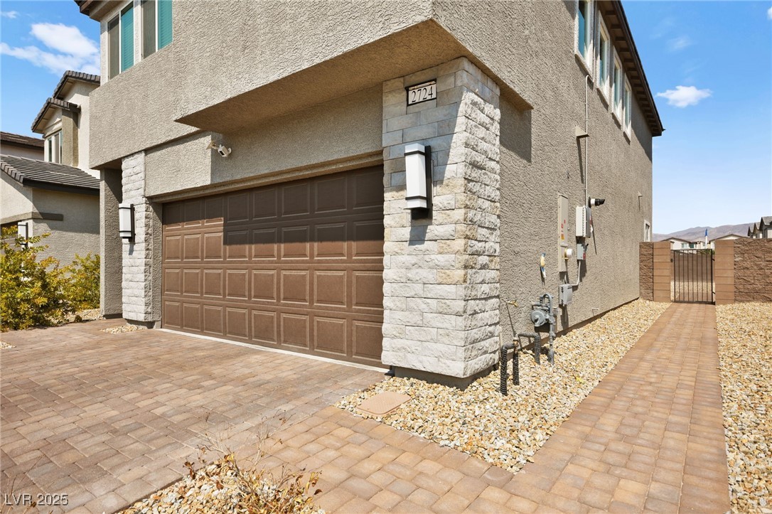 2724 High Echelon Road