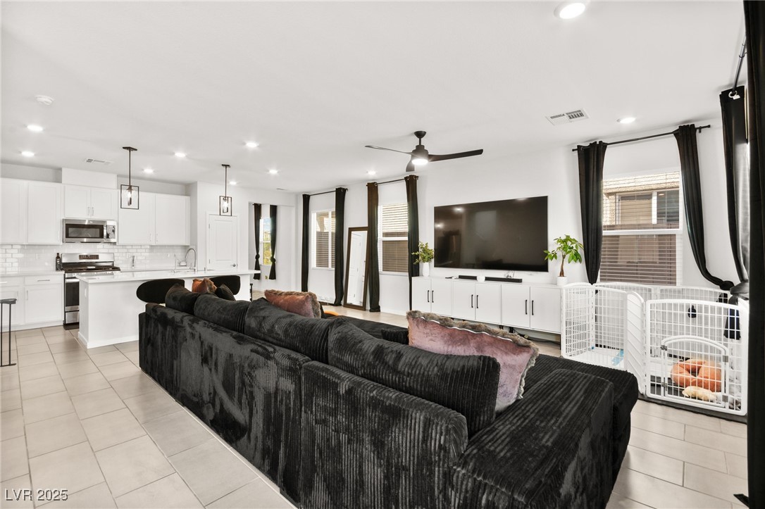 2724 High Echelon Road