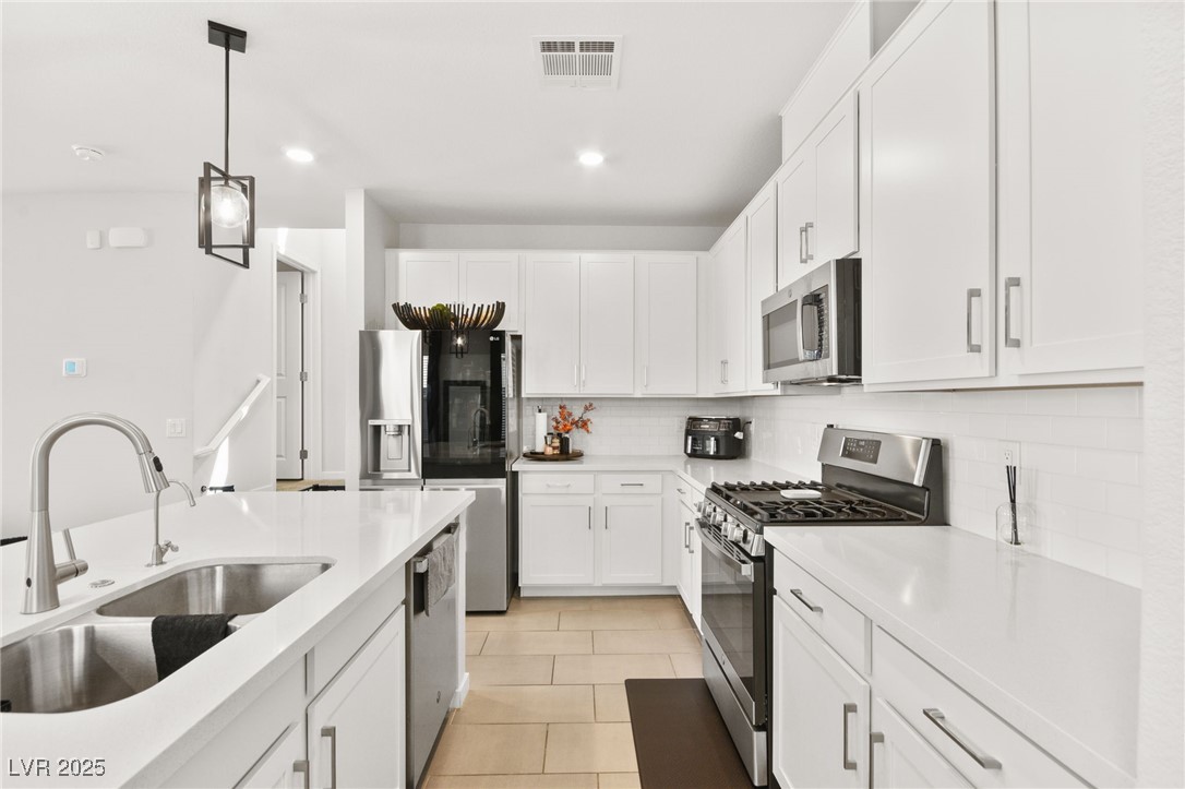 2724 High Echelon Road