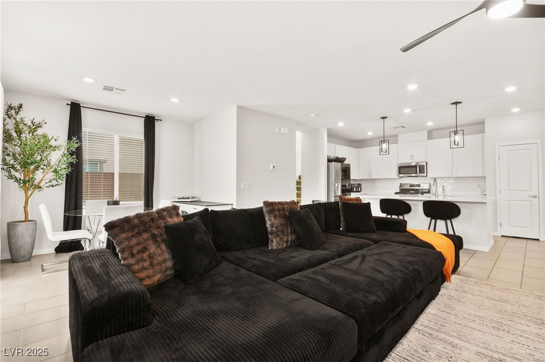 2724 High Echelon Road