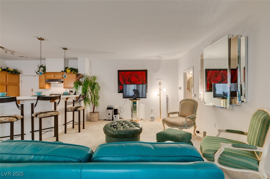 2050 Los Feliz Street 112