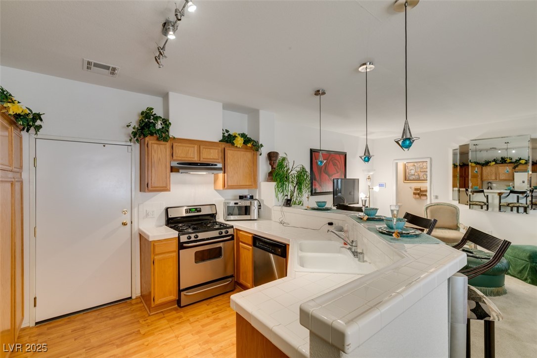 2050 Los Feliz Street 112
