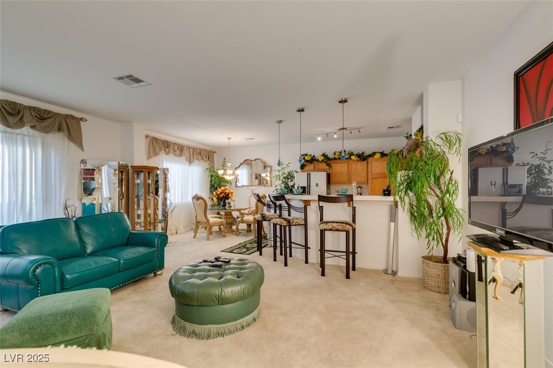 2050 Los Feliz Street 112