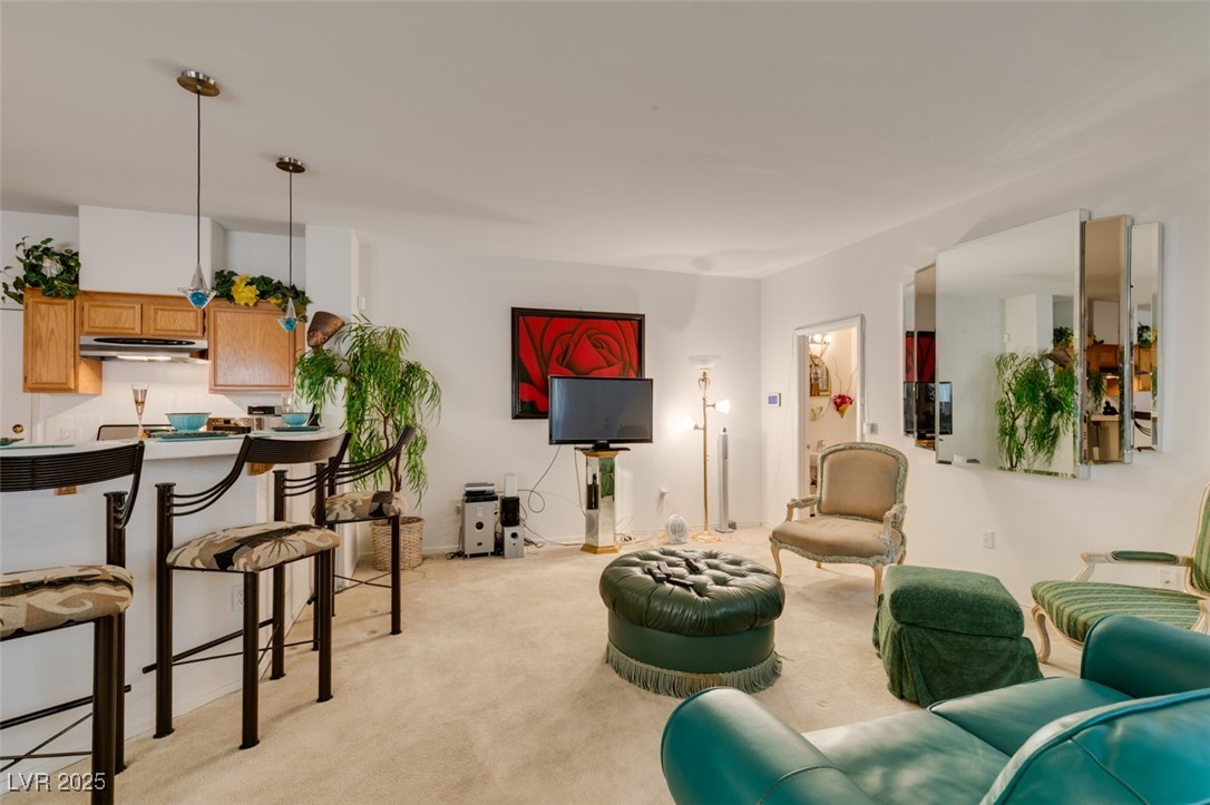 2050 Los Feliz Street 112