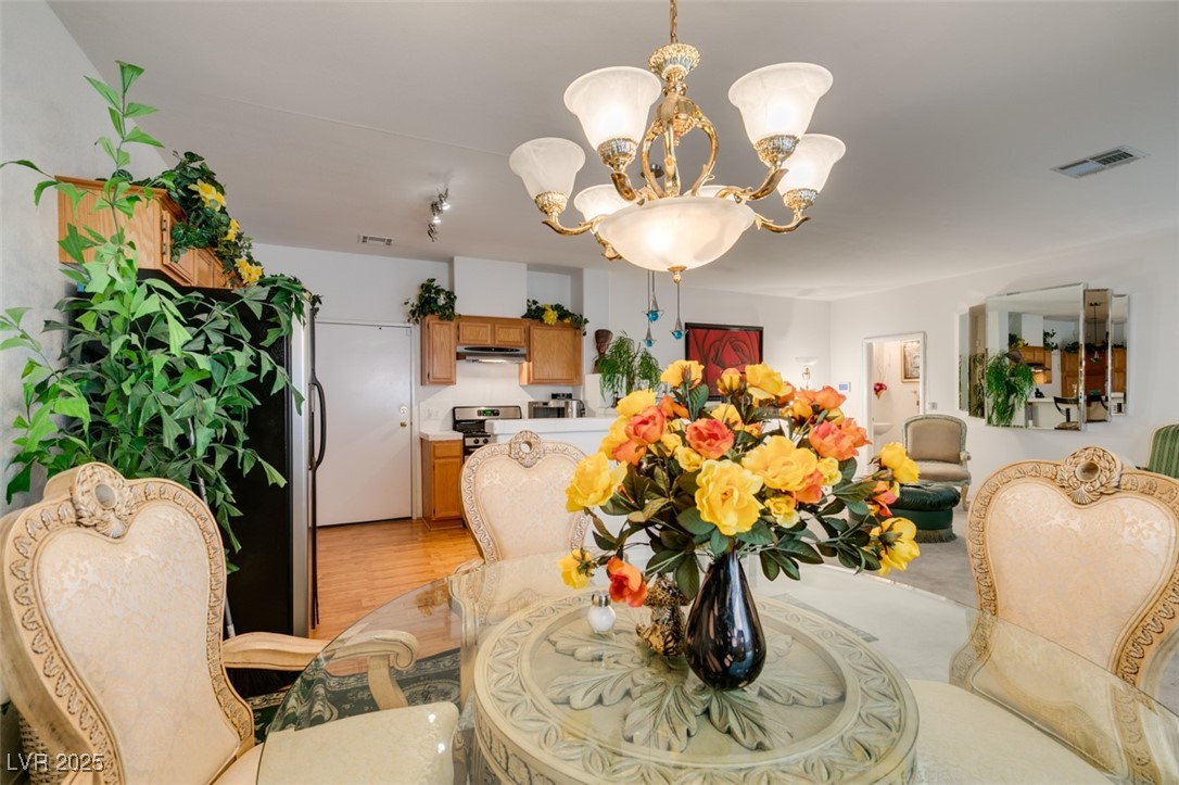 2050 Los Feliz Street 112