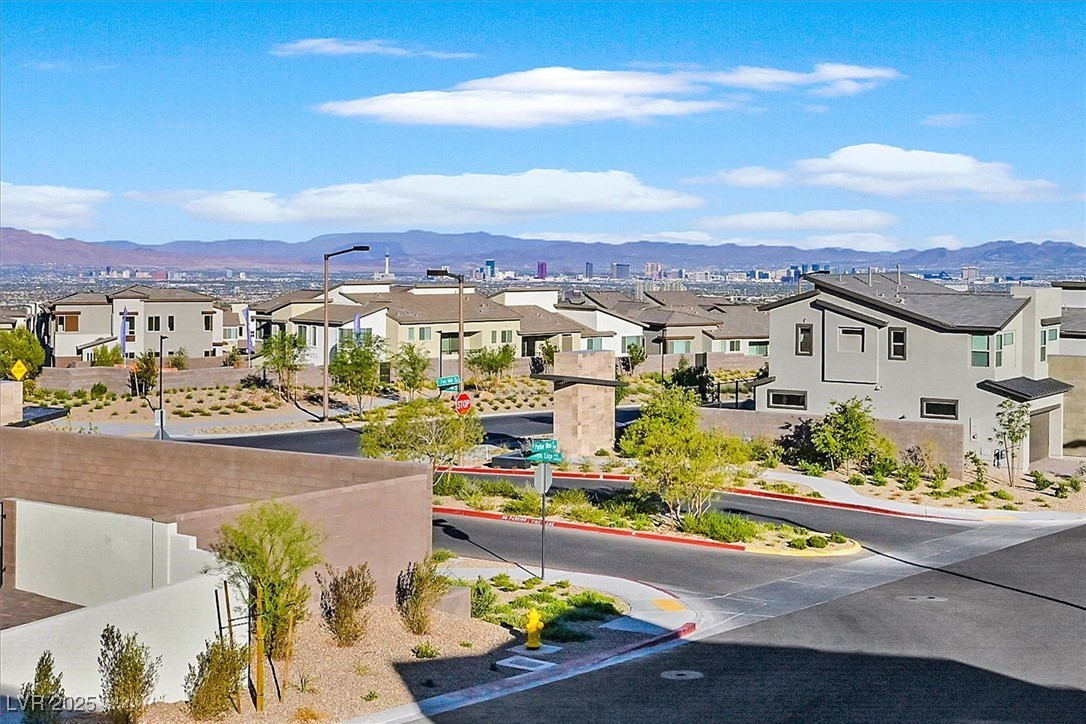 796 Keys View Avenue