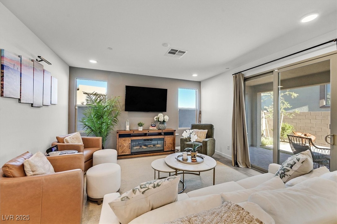 796 Keys View Avenue