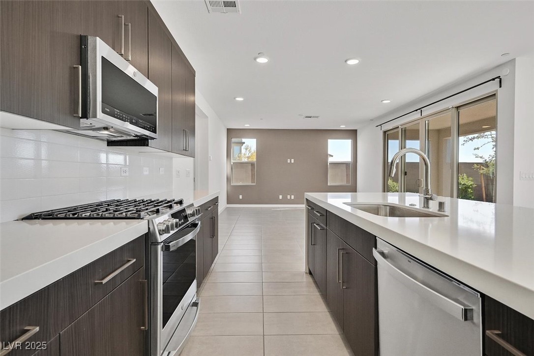 796 Keys View Avenue