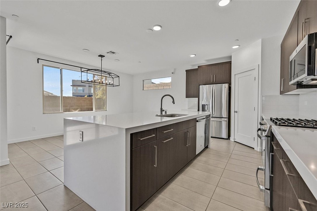 796 Keys View Avenue