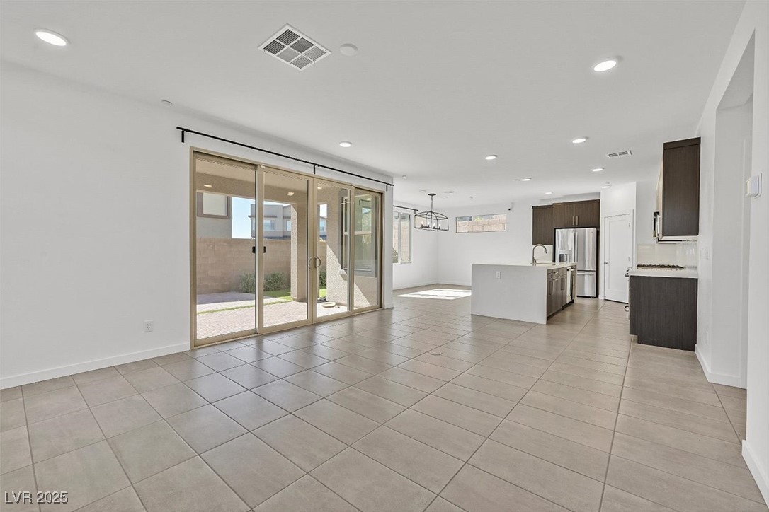 796 Keys View Avenue