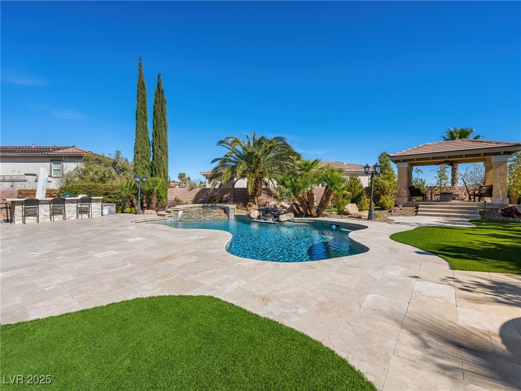 11504 White Cliffs Avenue