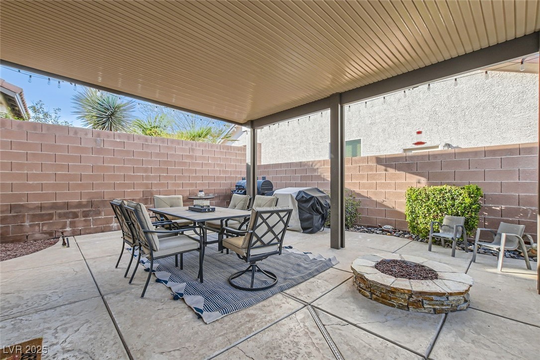 9484 Ebony Rock Avenue