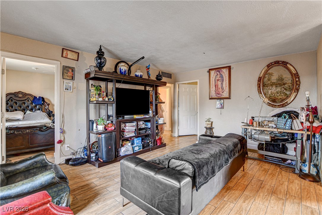 1808 Walnut Avenue