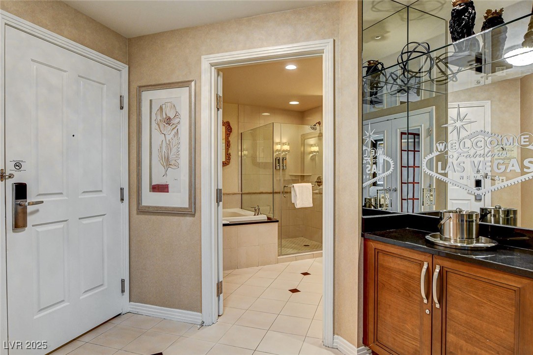 125 East Harmon Avenue 2205