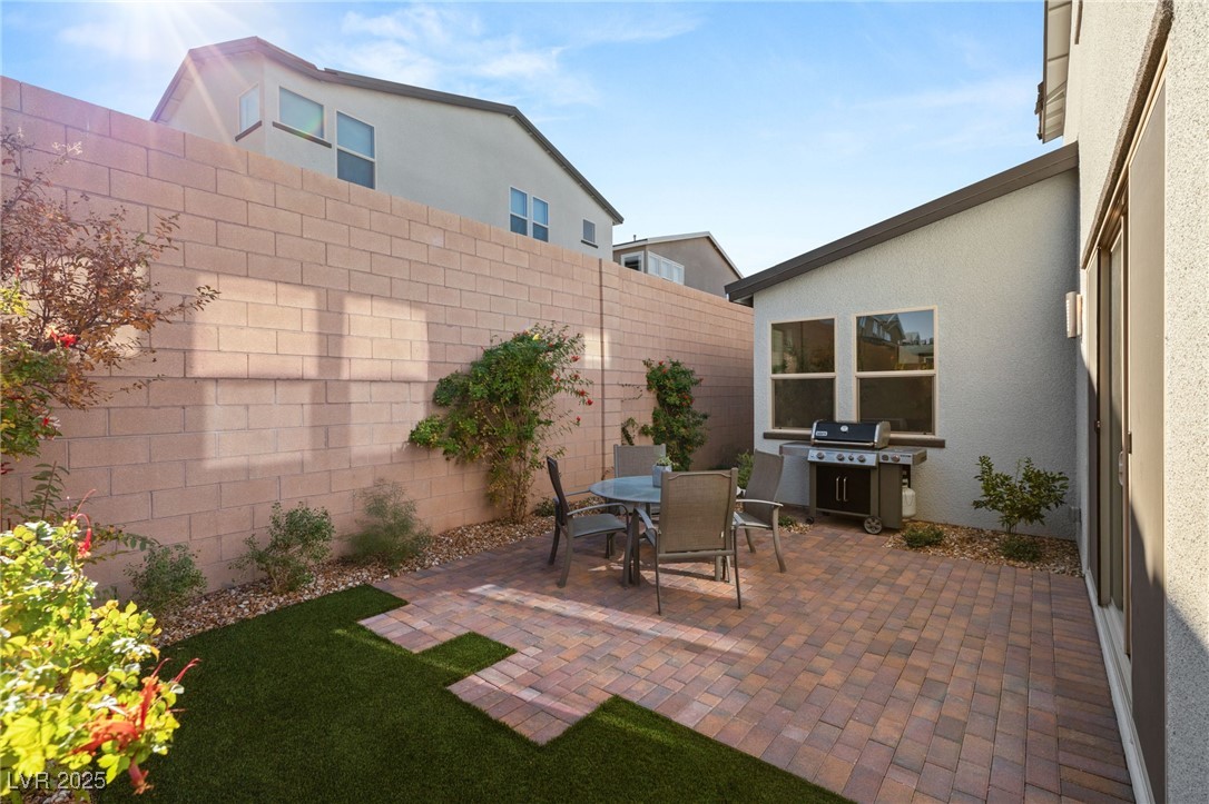 3243 Fountaintree Avenue