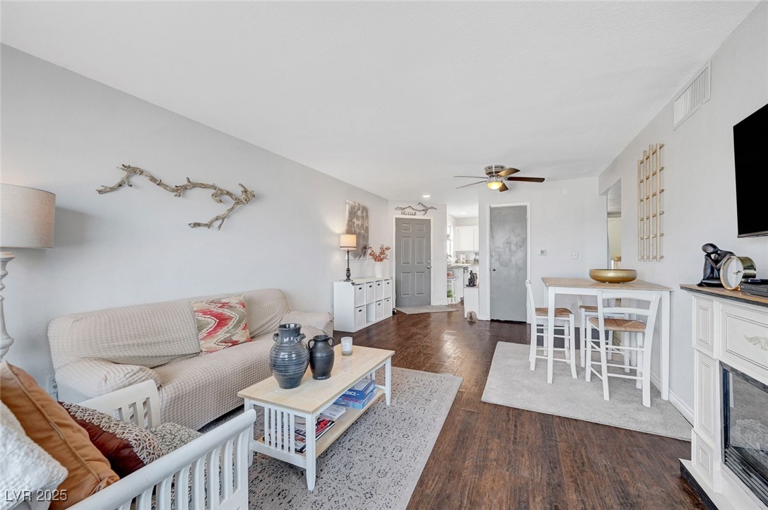 3125 North Buffalo Drive 1105