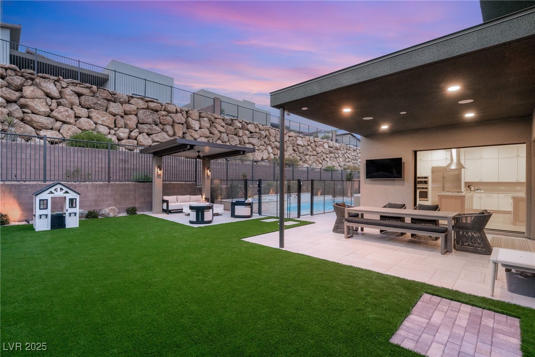 381 Cliff Terrace Avenue