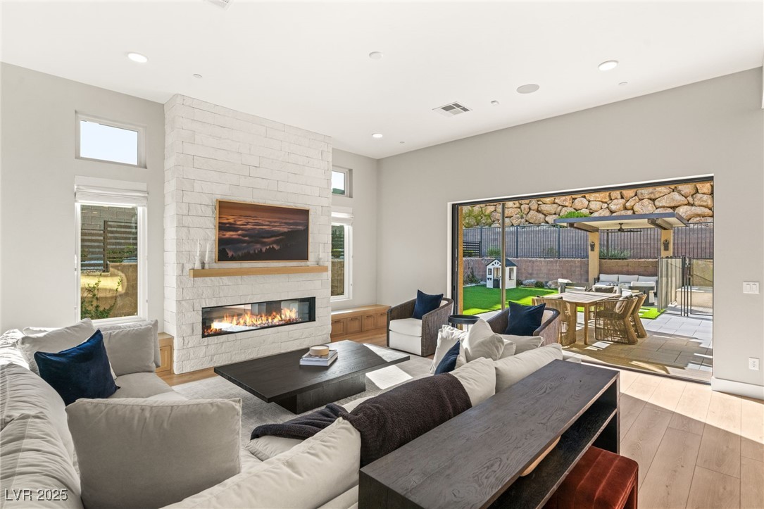 381 Cliff Terrace Avenue