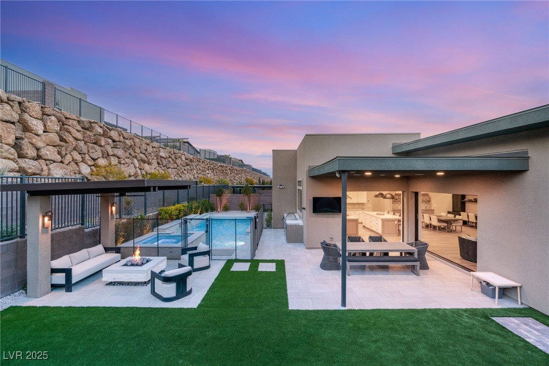 381 Cliff Terrace Avenue