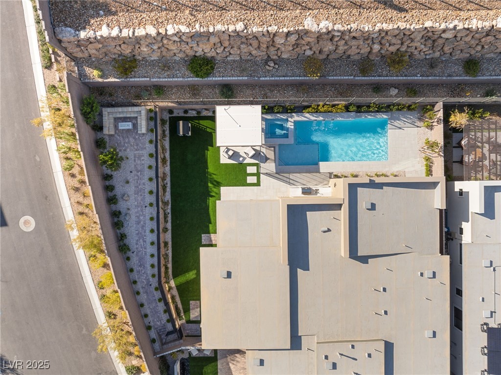 381 Cliff Terrace Avenue