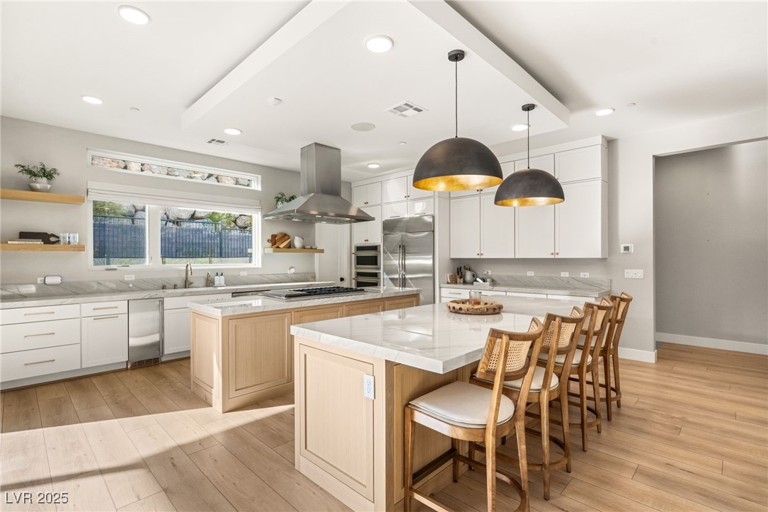 381 Cliff Terrace Avenue