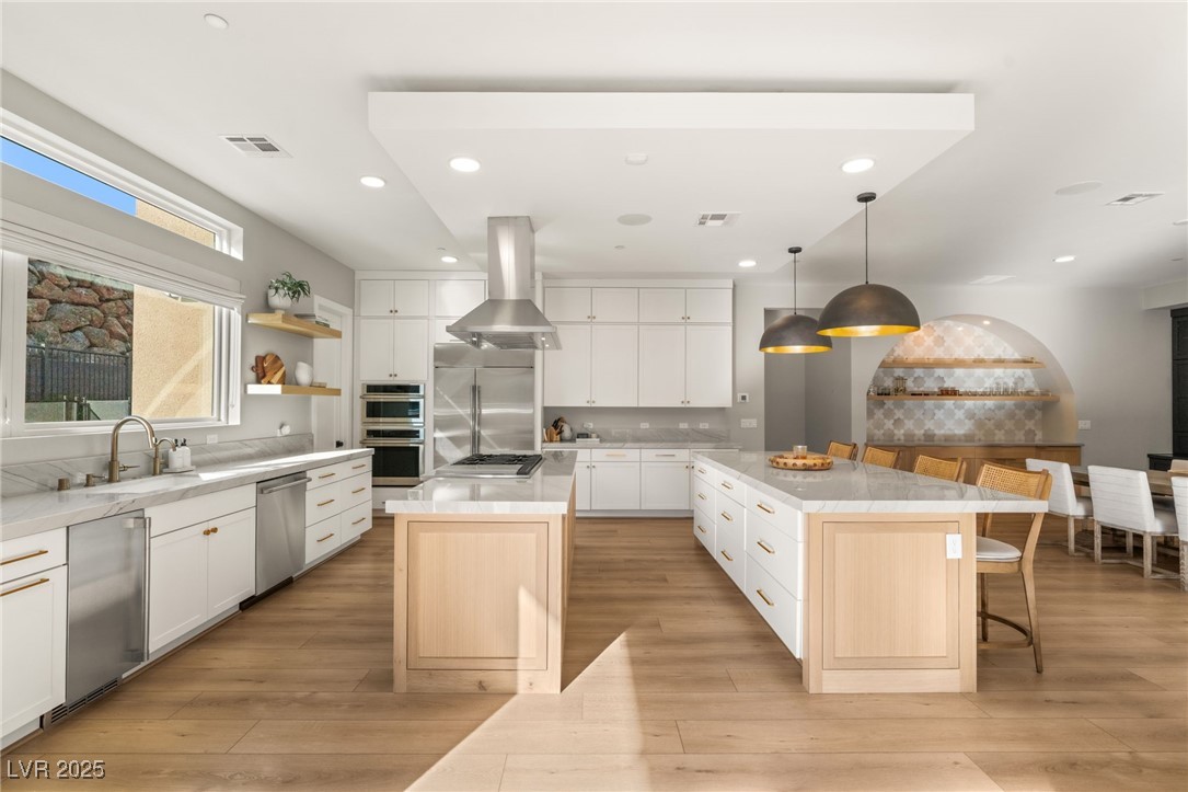 381 Cliff Terrace Avenue