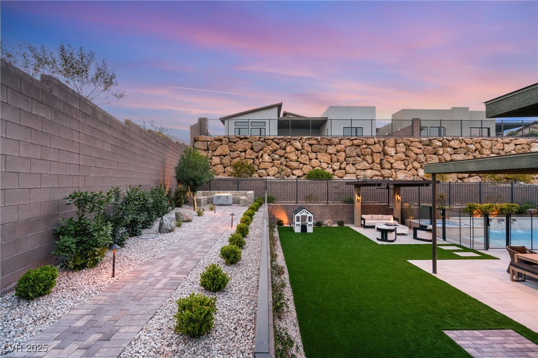 381 Cliff Terrace Avenue