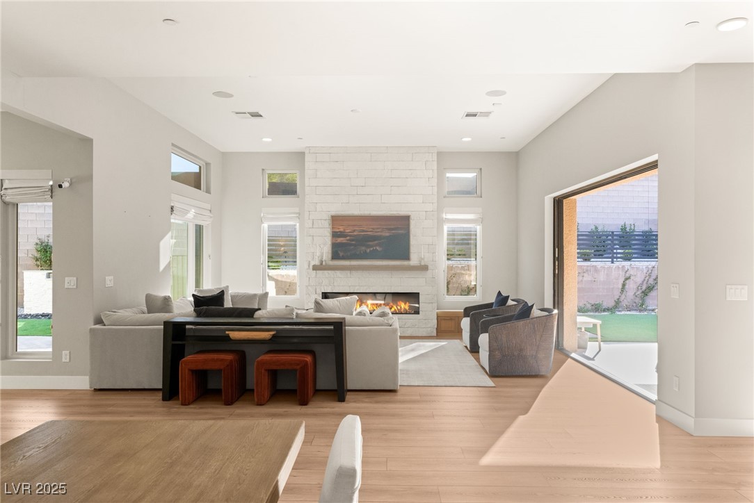 381 Cliff Terrace Avenue