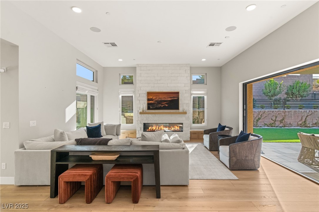 381 Cliff Terrace Avenue