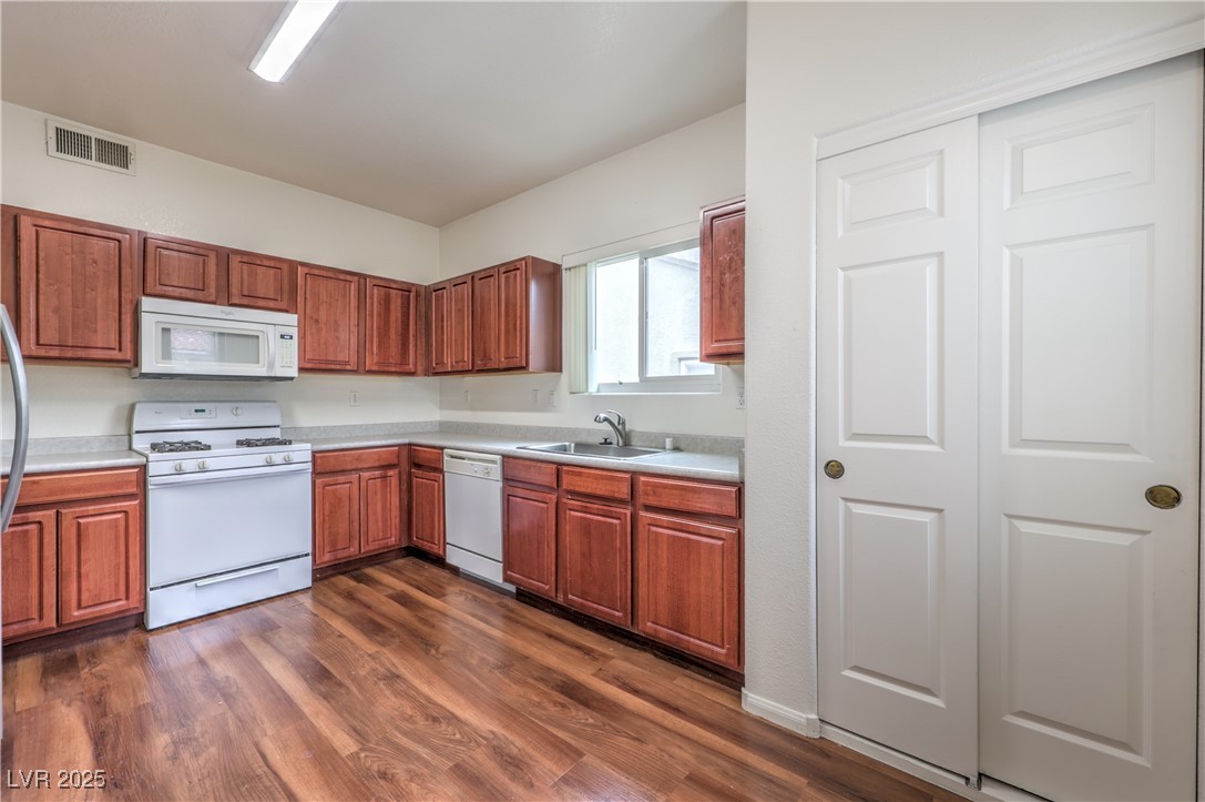 3925 Lazy Pine Street 204