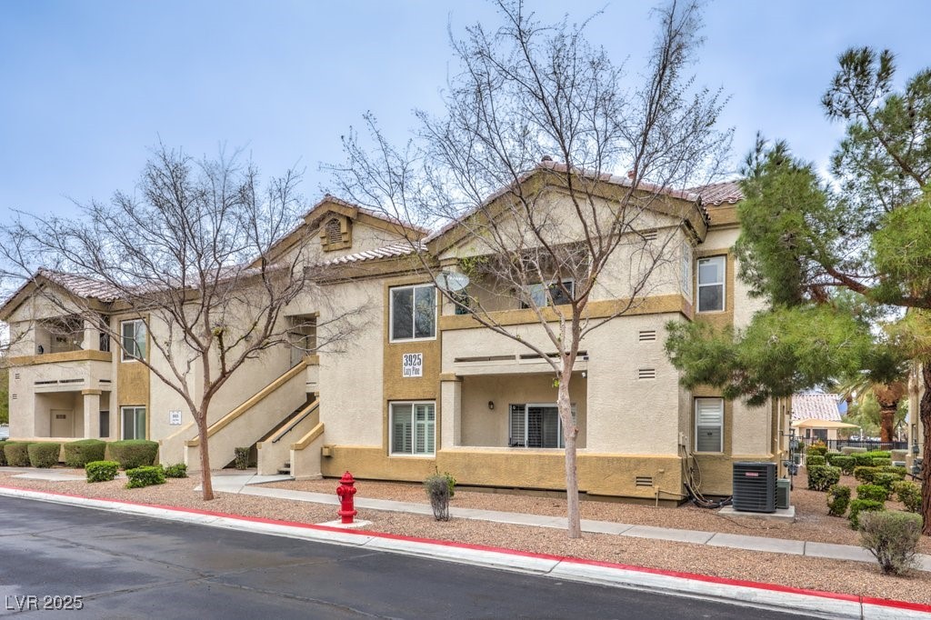 3925 Lazy Pine Street 204