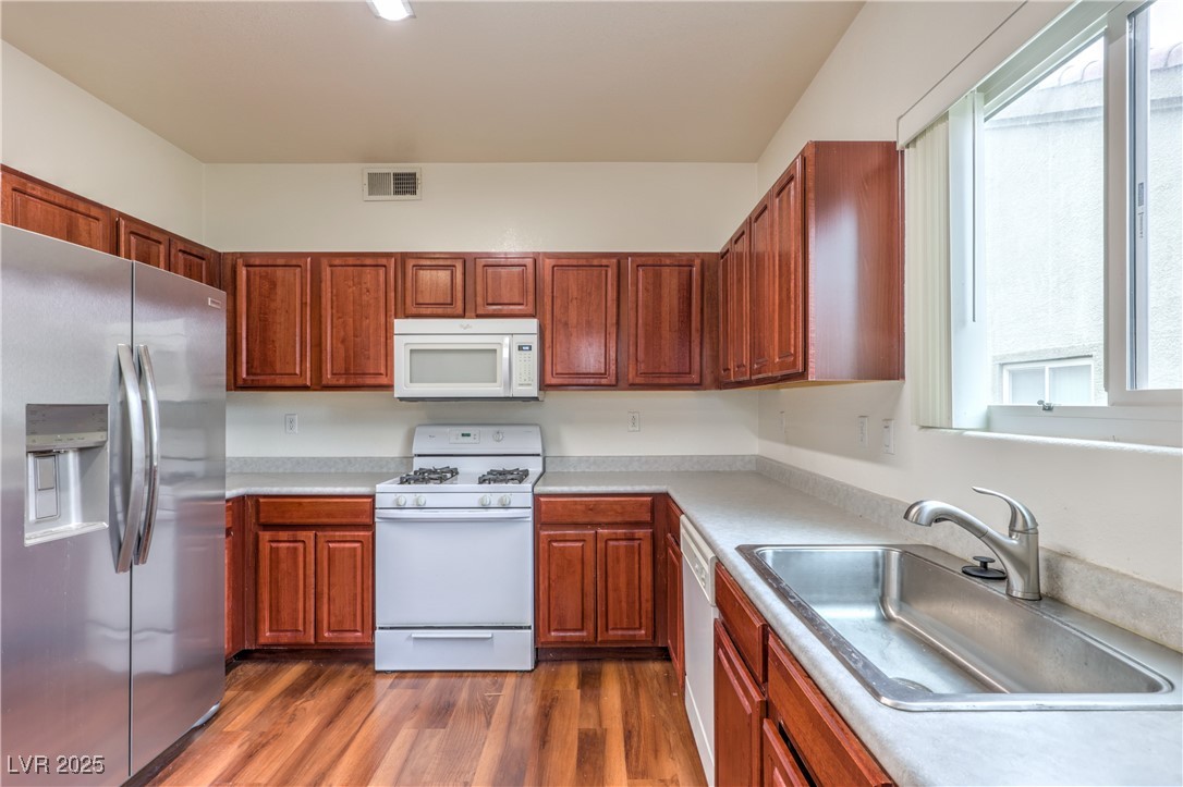 3925 Lazy Pine Street 204