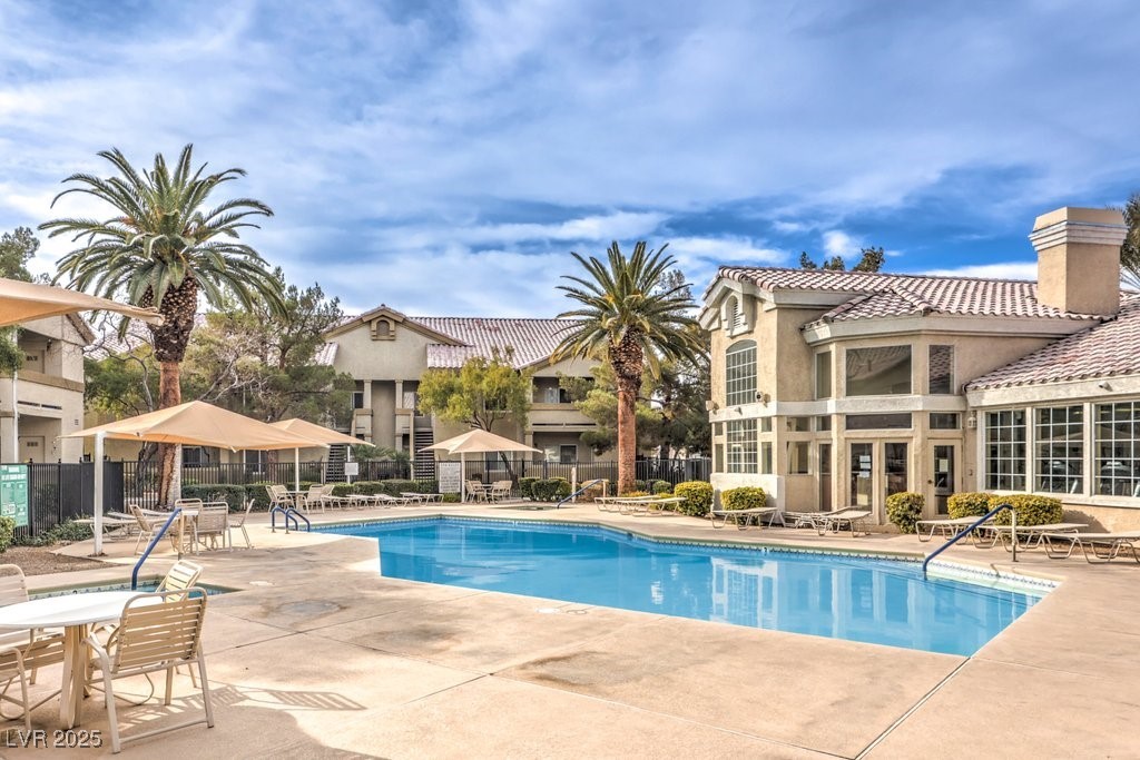 3925 Lazy Pine Street 204