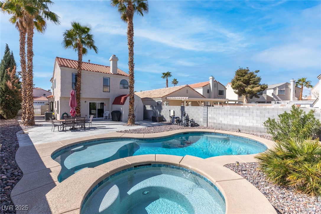 2042 Waverly Circle