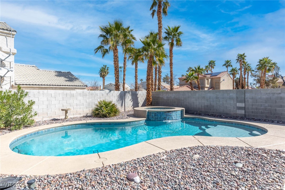 2042 Waverly Circle