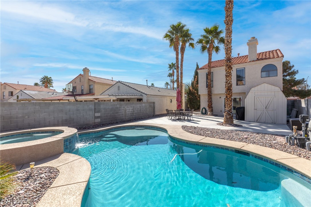 2042 Waverly Circle