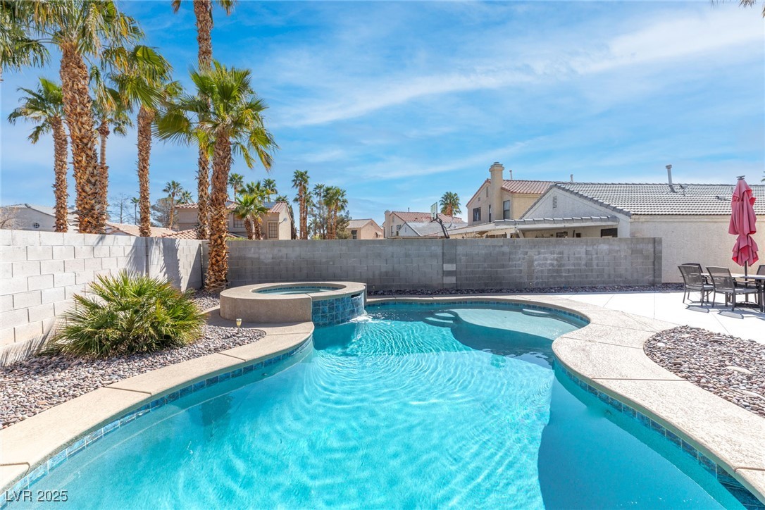 2042 Waverly Circle
