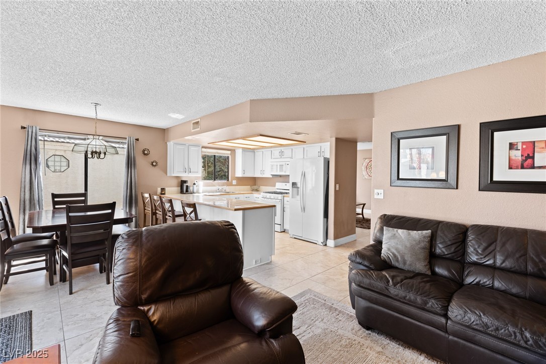 2042 Waverly Circle