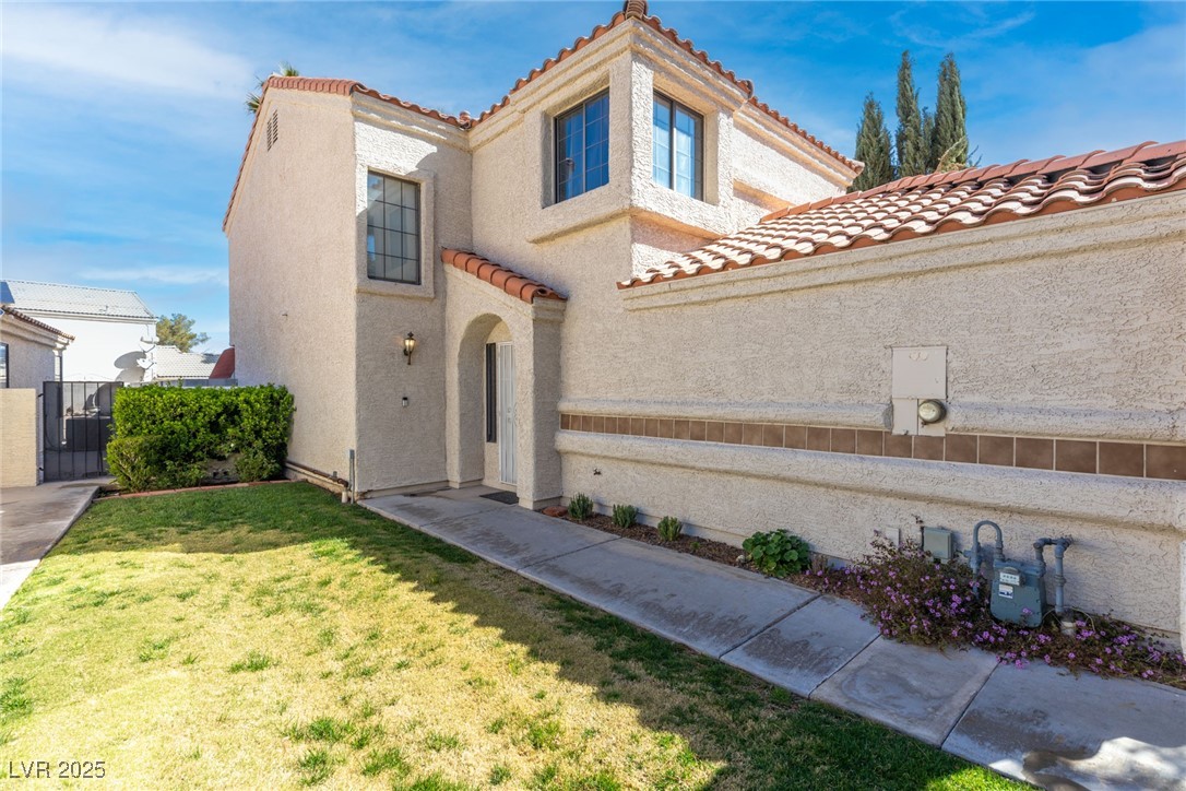 2042 Waverly Circle