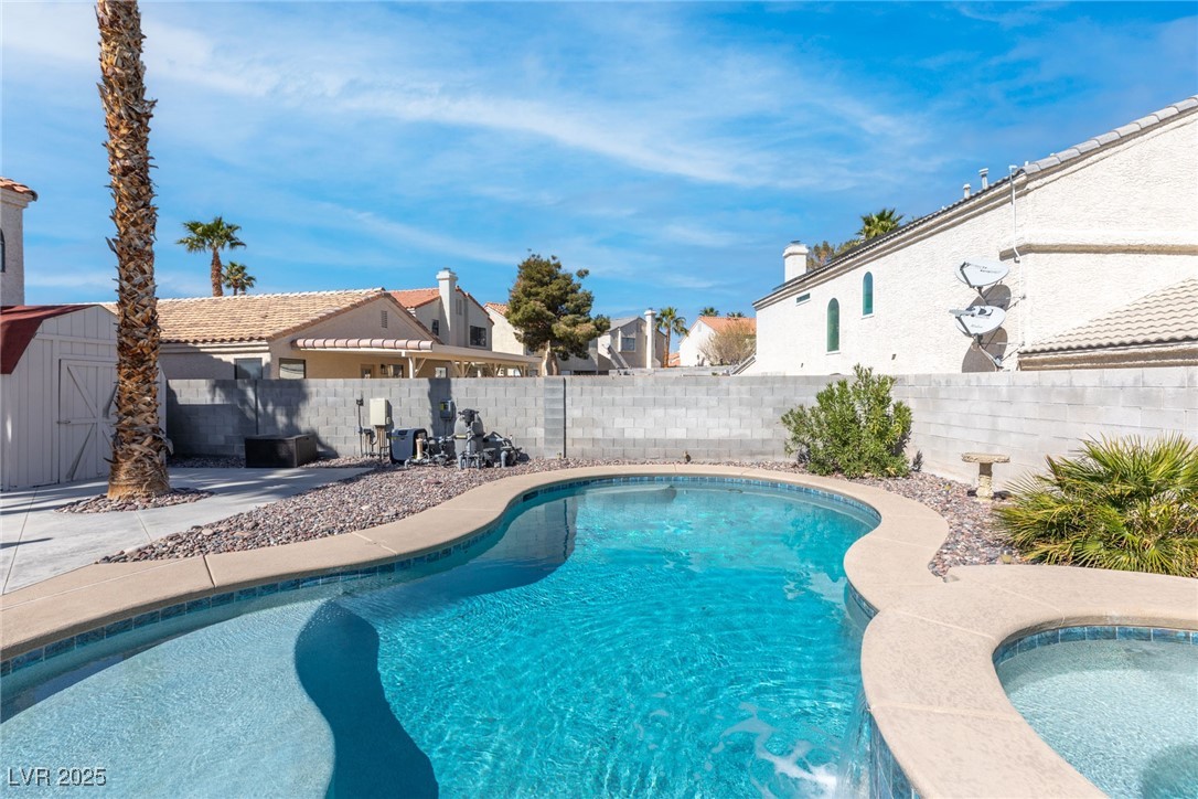 2042 Waverly Circle