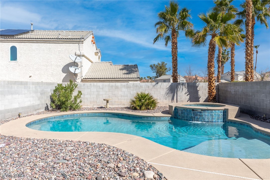 2042 Waverly Circle