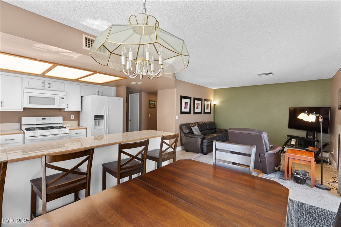 2042 Waverly Circle