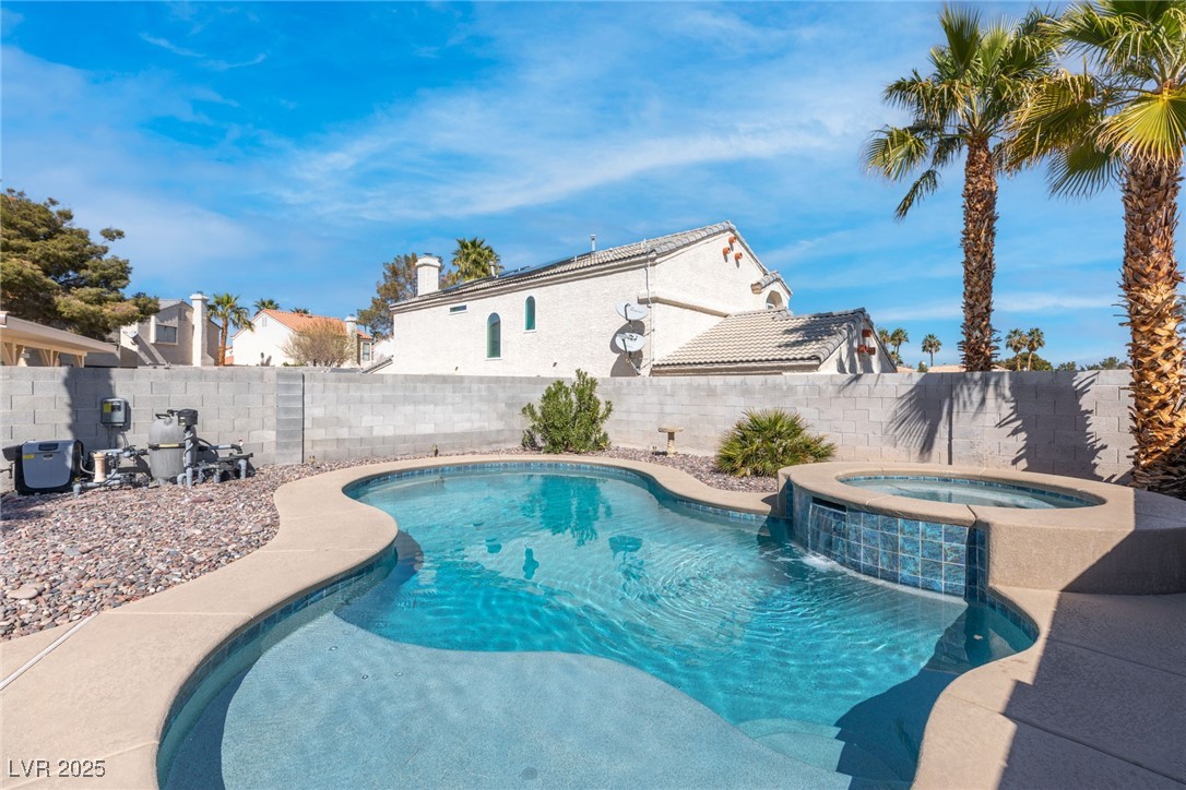 2042 Waverly Circle